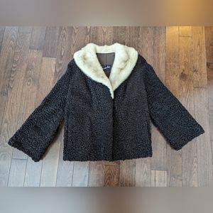 Cropped lamb wool coat with fur collar